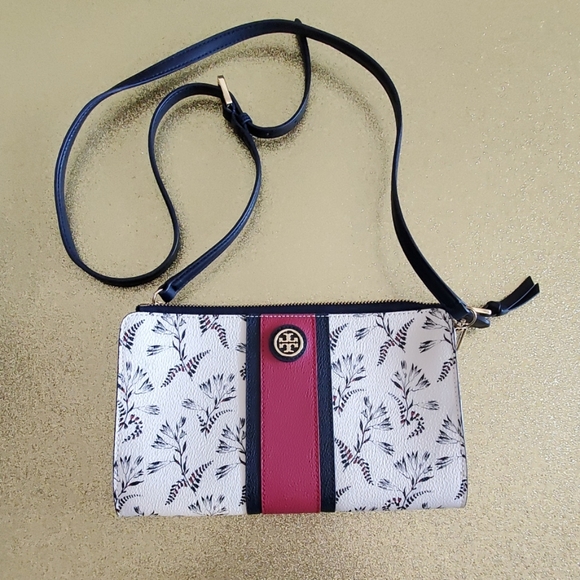 Tory Burch Handbags - Tory Burch Kerrington Purse